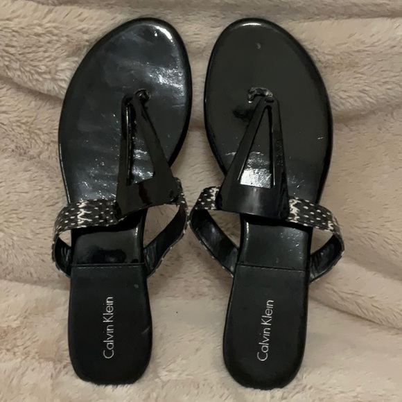 Calvin Klein Women’s Sandals Black with faux snake print straps, Size 8 - Picture 1 of 7